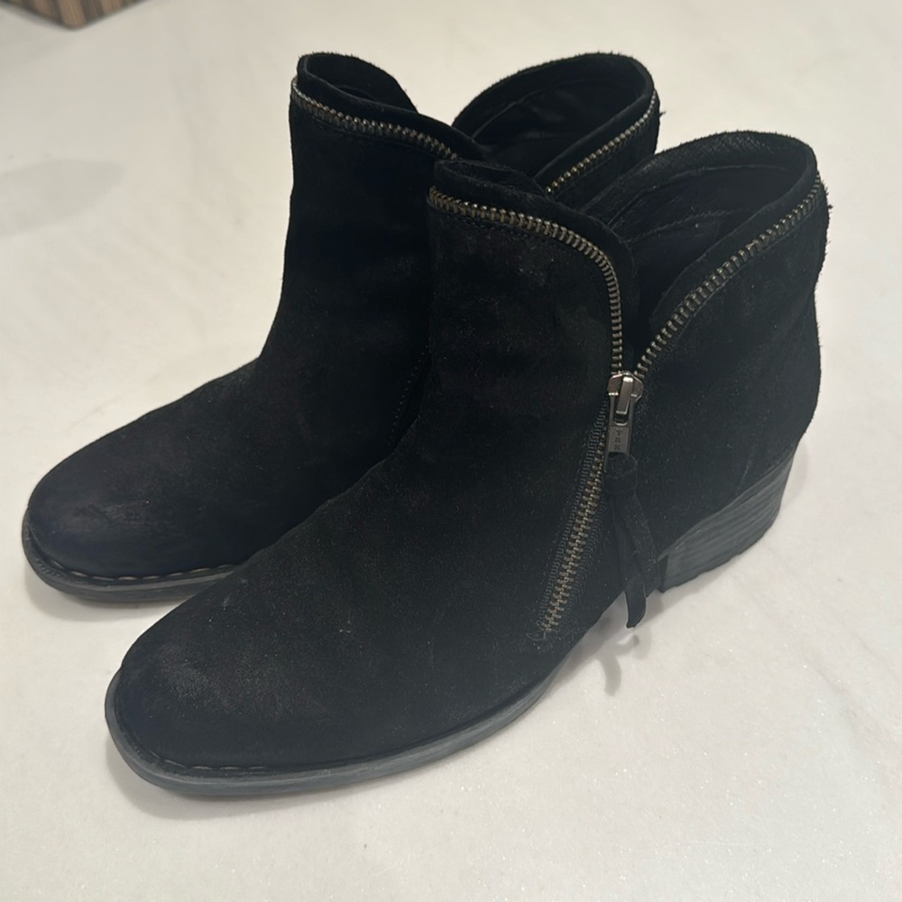 🌸 Born (brand) suede black booties.  Heavy sole and rubber bottoms. Size 8.5 M